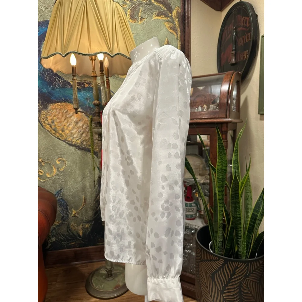 The Villager Liz Claiborne White Jacquard Satin Blouse Medium